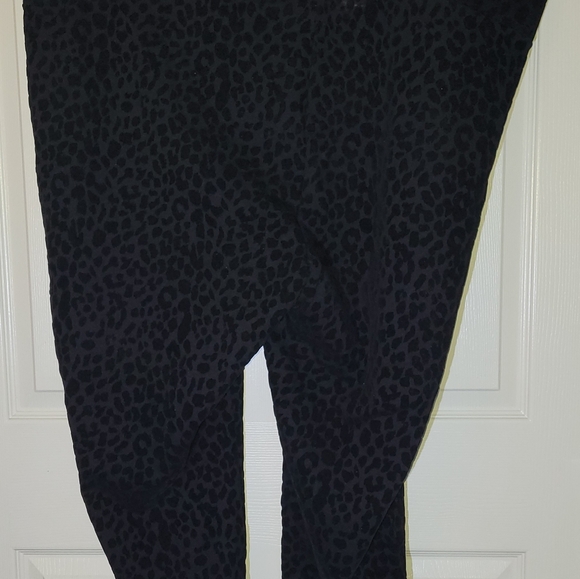 Torrid Black Pixie Cheetah Flocked Textured Leggings Size 5 Regular - Picture 2 of 10